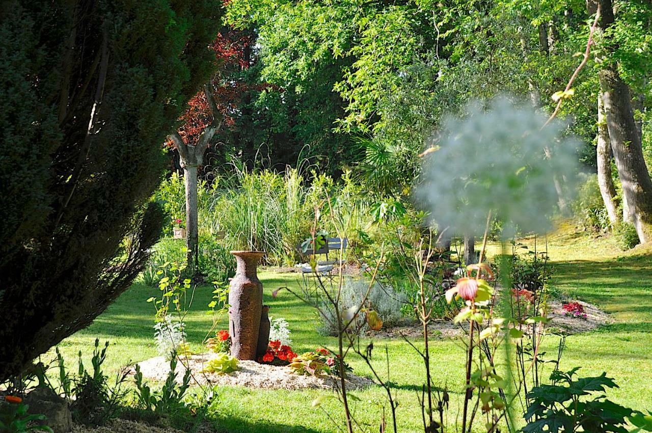 Au Jardin De Lisa Bed & Breakfast Cherreau Exterior photo